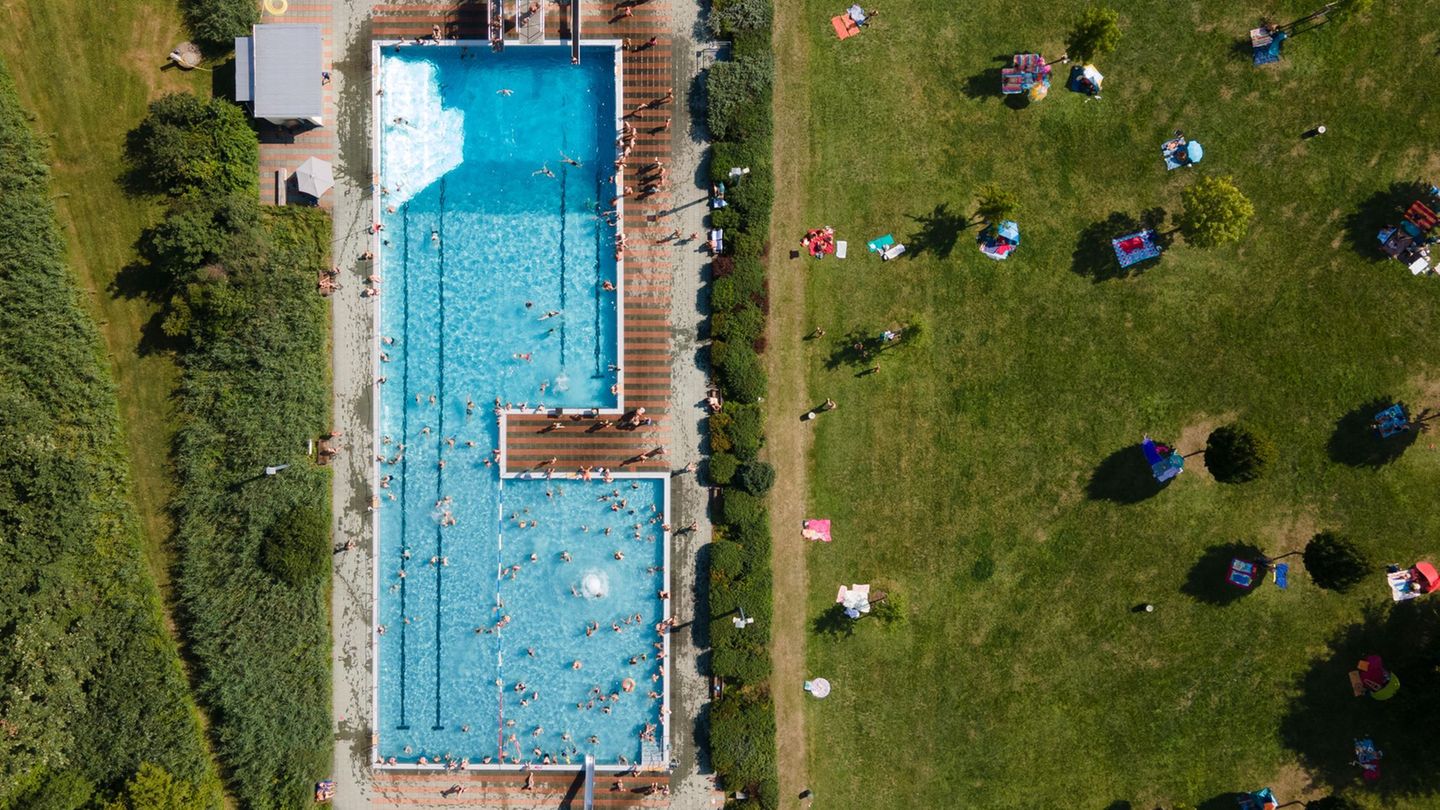 Das Freibad Wostra ist noch bis kommenden Sonntag geöffnet. Foto: Sebastian Kahnert/dpa