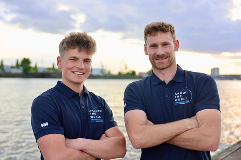 Lennart Burke und Melwin Fink sind in ihre erste Weltumseglung gestartet. Foto: Next Generation Boating/dpa
