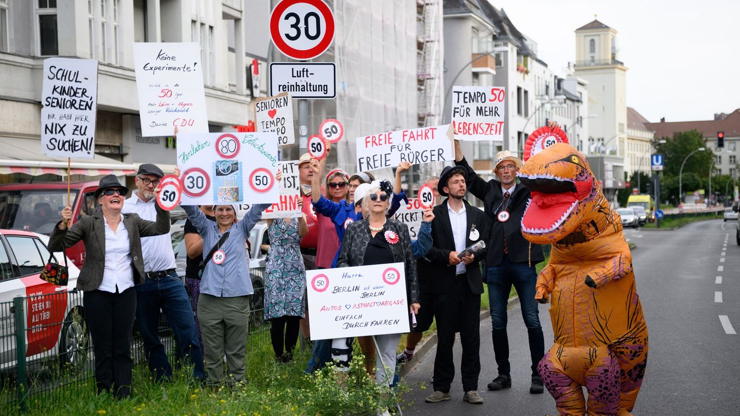 Auf dem Tempelhofer Damm soll bald wieder Tempo 50 gelten. Foto: Bernd von Jutrczenka/dpa