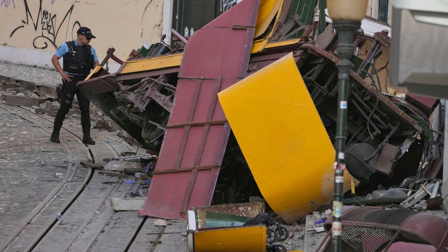 Bei dem Unglück in Lissabon kamen 16 Menschen ums Leben und 21 wurden verletzt. Foto: Armando Franca/AP/dpa