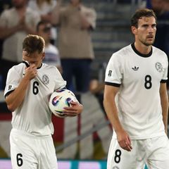 Müde Beine in der DFB-Elf: Joshua Kimmich (l.) und Leon Goretzka nach dem Gegentreffer zum 0:1