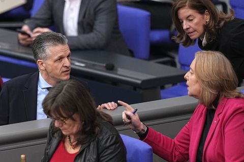 Wie schnell soll es gehen mit der Reform des Bürgergelds? Kanzleramtsminister Frei (CDU) meint, Arbeitsministerin Bas (SPD) soll