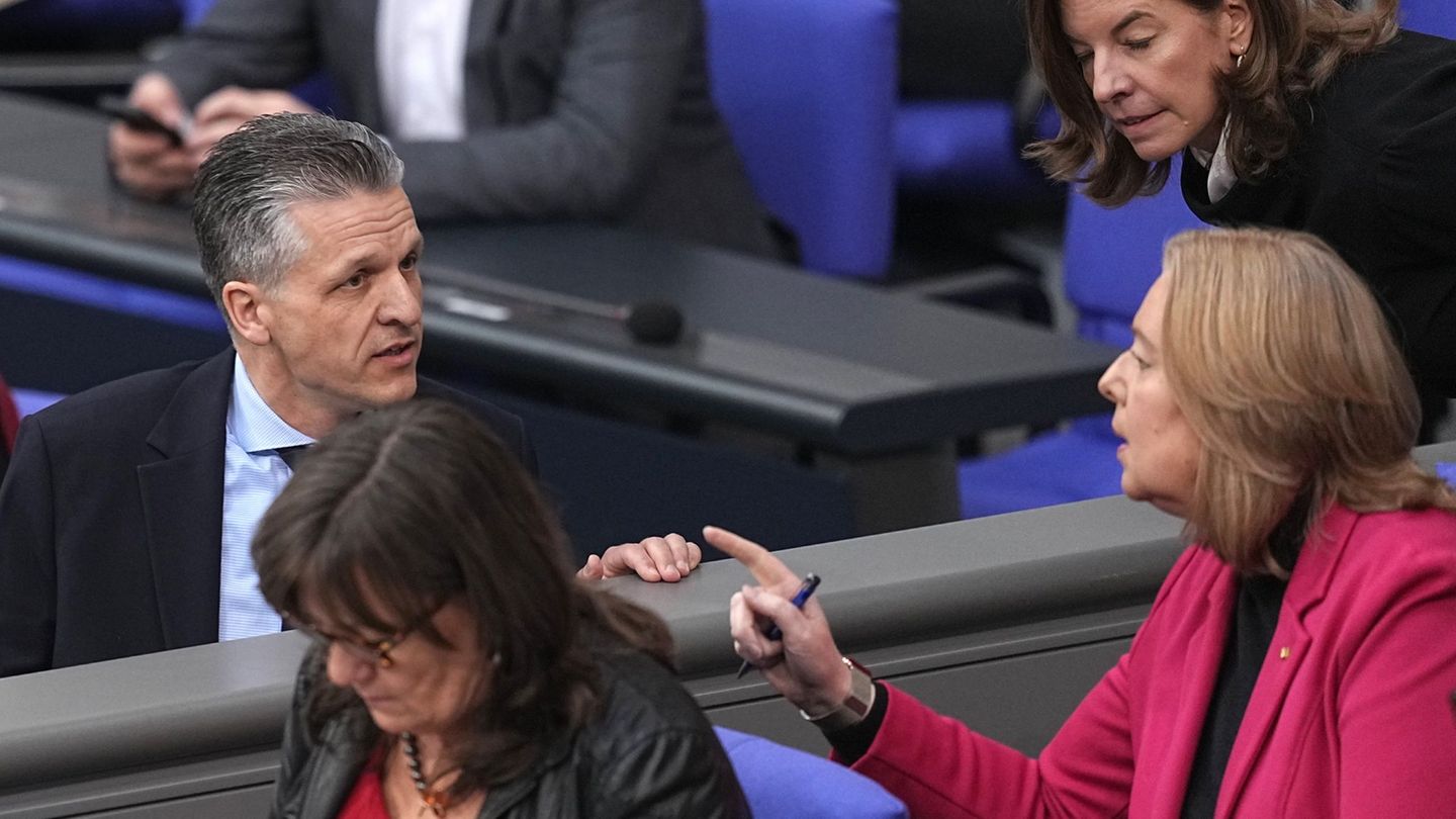 Wie schnell soll es gehen mit der Reform des Bürgergelds? Kanzleramtsminister Frei (CDU) meint, Arbeitsministerin Bas (SPD) soll