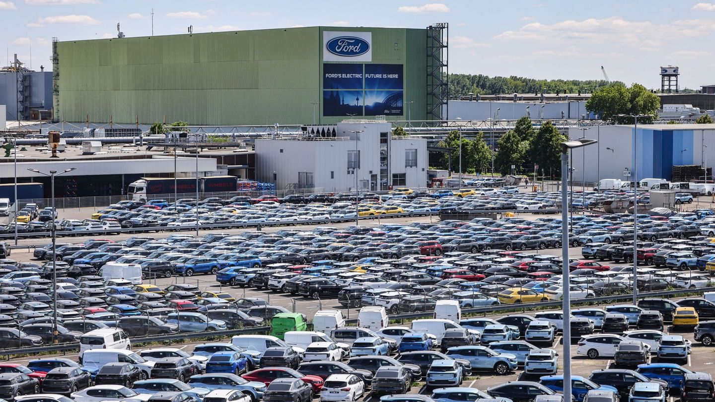 Das Angebot an Ford-Neuwagen auf dem Gelände des Kölner Werks ist groß, die Nachfrage aber hat noch Luft nach oben. Foto: Oliver