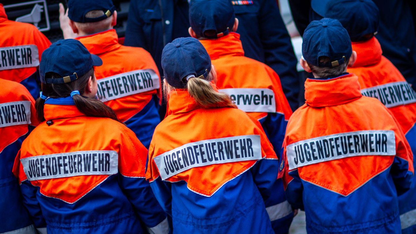 Die Jugendfeuerwehren treffen sich am Wochenende in Andernach. (Symbolbild) Foto: Jens Büttner/dpa