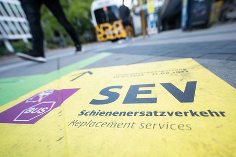 Nach wochenlanger Sperrung fahren die S-Bahnen in Stuttgart ab Samstag wieder durch den Tunnel – allerdings zunächst nur im Halb