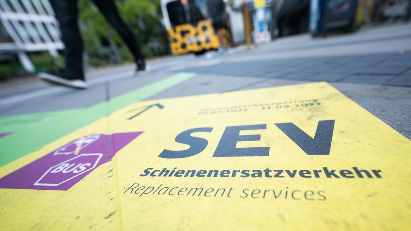 Nach wochenlanger Sperrung fahren die S-Bahnen in Stuttgart ab Samstag wieder durch den Tunnel – allerdings zunächst nur im Halb
