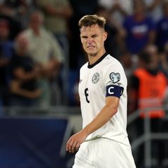 Die Miene sagt alles: Kapitän Joshua Kimmich nach dem Schlusspfiff. Foto: Christian Charisius/dpa