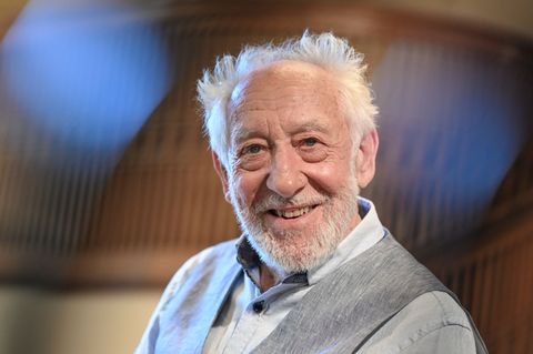 Dieter Hallervorden wird 90 und feiert seinen runden Geburtstag auf der Bühne. Foto: Jens Kalaene/dpa
