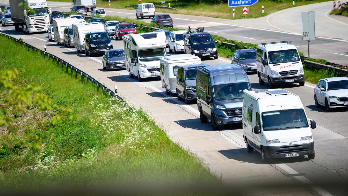 Zum Ferienende können Urlaubsheimkehrer in Schleswig-Holstein und Mecklenburg-Vorpommern am Wochenende mit vollen Straßen rechne