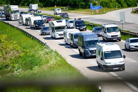 Zum Ferienende können Urlaubsheimkehrer in Schleswig-Holstein und Mecklenburg-Vorpommern am Wochenende mit vollen Straßen rechne