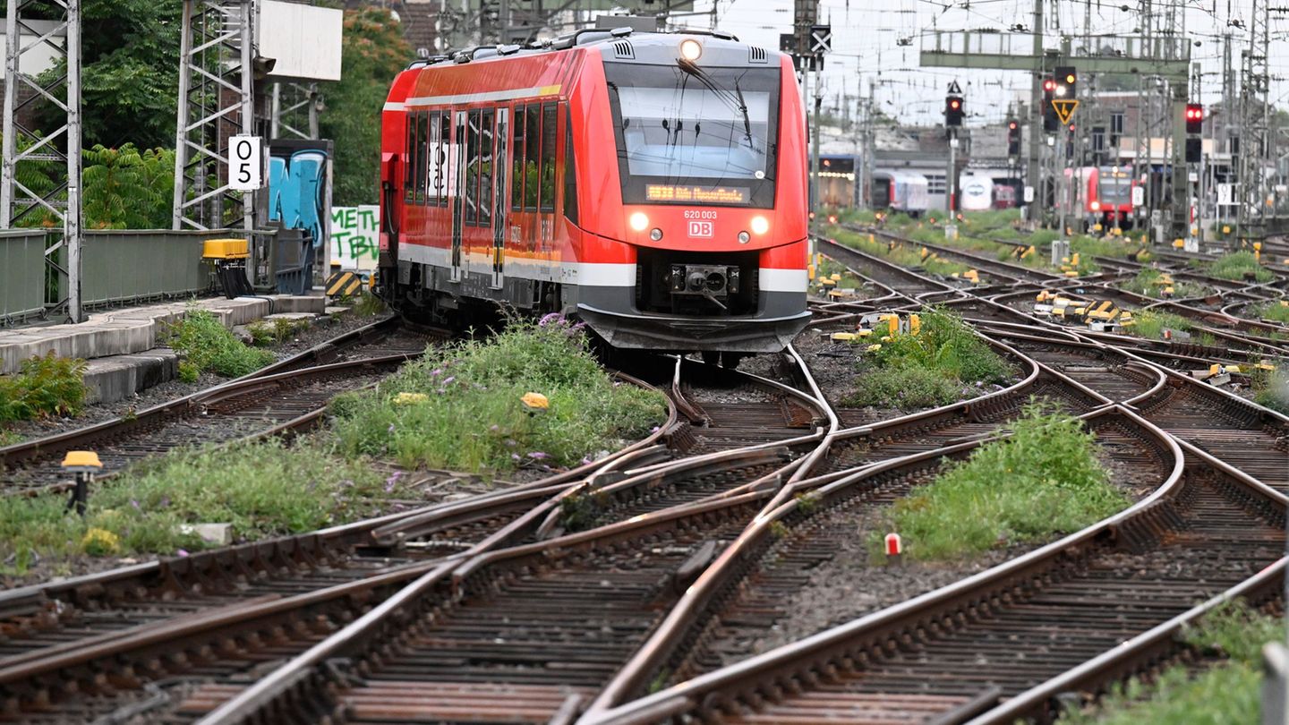 Der Mangel an Lokführern hat lange für spürbare Einschränkungen im Schienenverkehr gesorgt - jetzt soll vieles besser werden. (A