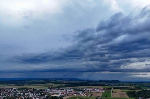 In Baden-Württemberg werden weitere Schauer und Gewitter erwartet. Foto: Marius Bulling/onw-images/dpa