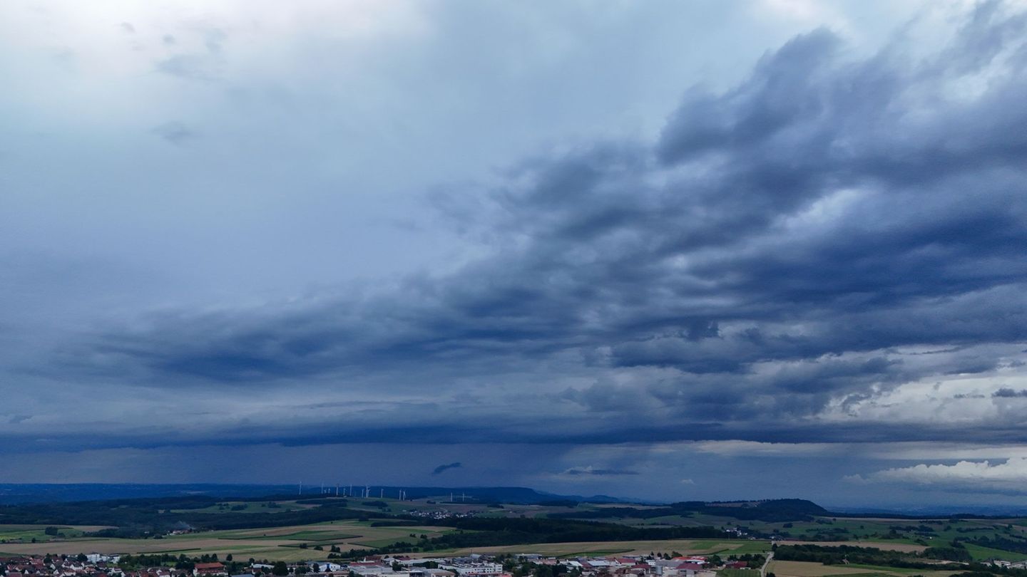 In Baden-Württemberg werden weitere Schauer und Gewitter erwartet. Foto: Marius Bulling/onw-images/dpa