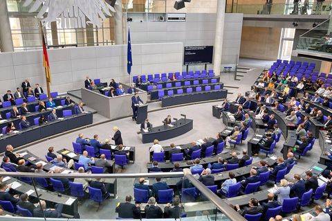 Der Bundestag stimmt über den Haushalt ab (Archivbild)