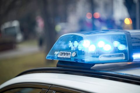 Die Polizei hat einen Ehemann und seine Frau an einer Autobahn-Raststätte wieder zusammengeführt. (Symbolbild) Foto: Daniel Vogl
