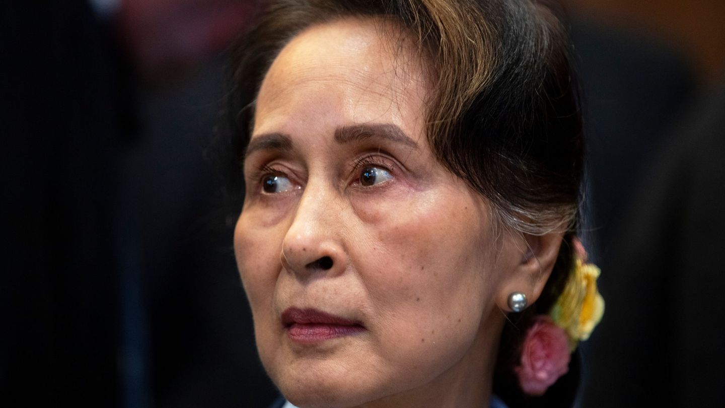 Aung San Suu Kyi war einst das Idol einer ganzen Generation. (Archivbild) Foto: Peter Dejong/AP/dpa
