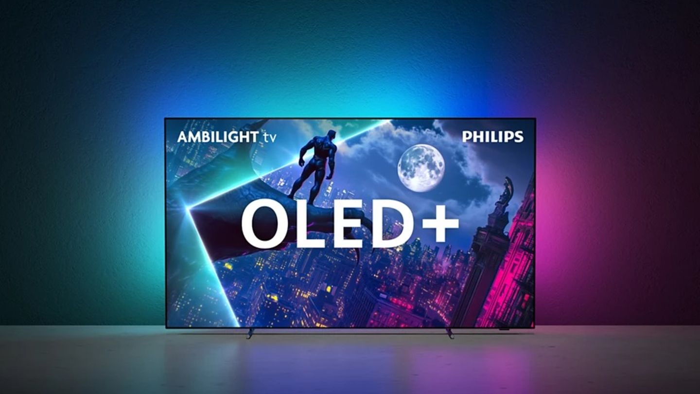 Der Philips OLED+950 steht vor einer weiße Wand