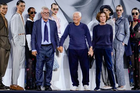 Vergangenes Jahr zeigte sich Armani auf dem Laufsteg mit Leo Dell'Orco und seiner Nichte Roberta. (Archivbild) Foto: Luca Bruno/