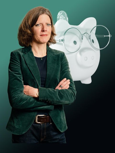 Nadine Oberhuber vor Renten-Sparschwein