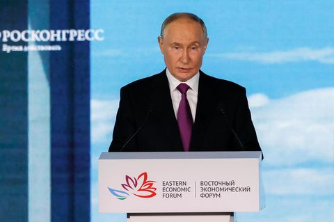 Putin bei einem Auftritt auf dem Wirtschaftsforum in Wladiwostok (Archivbild) Foto: Vyacheslav Viktorov/Roscongress Foundation/d