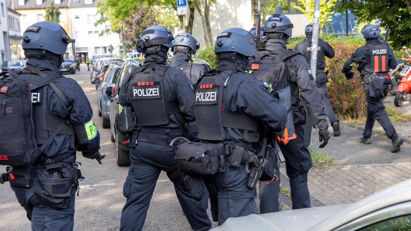Essen: Schüler sticht auf Lehrerin ein – Polizei schießt bei Festnahme des Täters