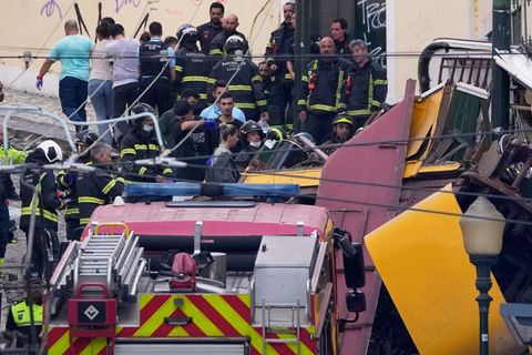 Unter den 17 Toten des Seilbahnunglücks in Lissabon ist nach Angaben des Auswärtigen Amtes auch ein Deutscher. Foto: Armando Fra