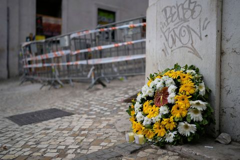 In Lissabon wird der Opfer des Unglücks gedacht. Foto: Armando Franca/AP/dpa