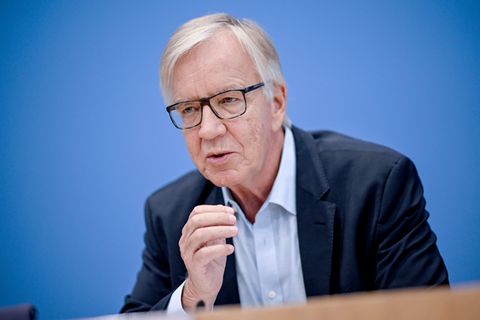 Einen Tag nachdem der Haushaltsausschuss den Etat für 2025 beschlossen hat, äußern sich die Fraktionen. Foto: Britta Pedersen/dp