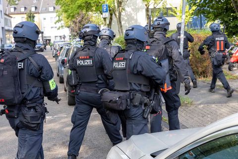 In Essen ist die Polizei zu einem größeren Einsatz gerufen worden. Foto: Justin Brosch/dpa