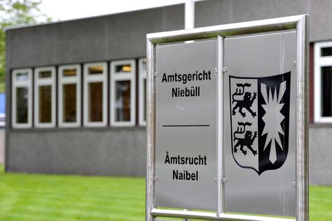 Vor dem Amtsgericht wurde ein Mann auf frischer Tat beim Fahren ohne Führerschein erwischt. (Symbolfoto) Foto: picture alliance