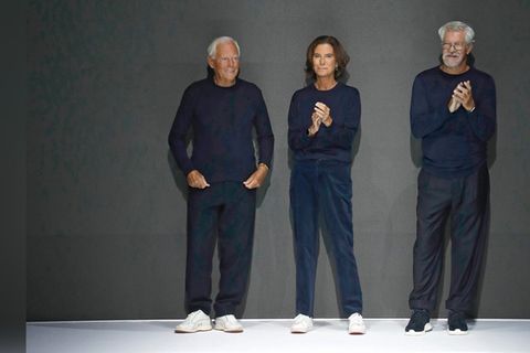Giorgio Armani (links) mit seiner Nichte Roberta und seiner "rechten Hand" Leo Dell'Orco bei der Mailänder Modewoche 2022.