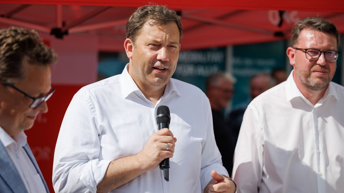 Bundesfinanzminister Lars Klingbeil (SPD) will im nordrhein-westfälischen Kommunalwahlkampf Klarheit schaffen, was die Städte un