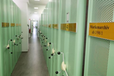Seit 1998 ist Jena Standort einer Niederlassung des Deutschen Patent- und Markenamtes. (Achivbild) Foto: Bodo Schackow/dpa