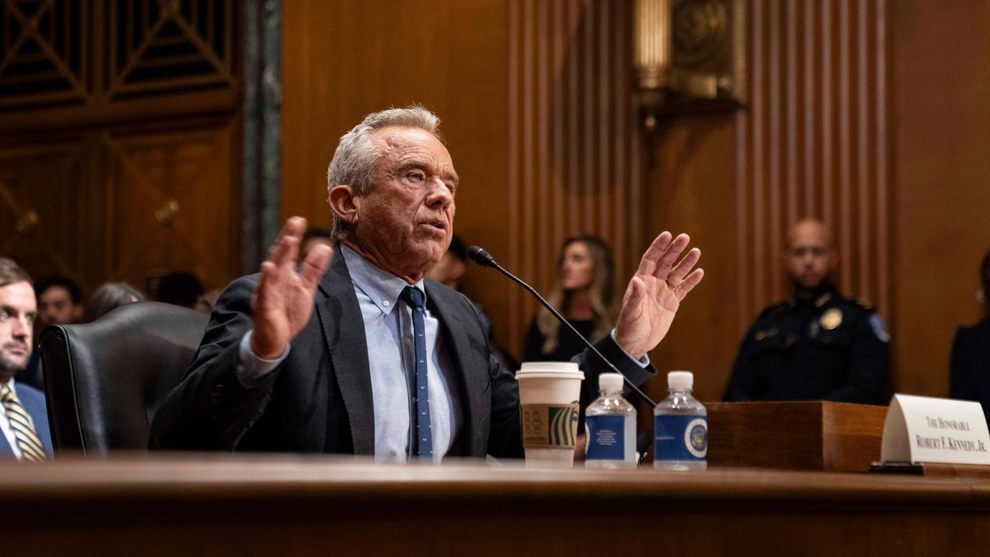 Kennedyjeva stališča o cepivih pod plazom kritik, tožilstvo opušča primer groženj Trumpu, Trump grozi Chicagu.