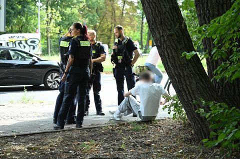 Polizeibeamte am Unfallort in Berlin