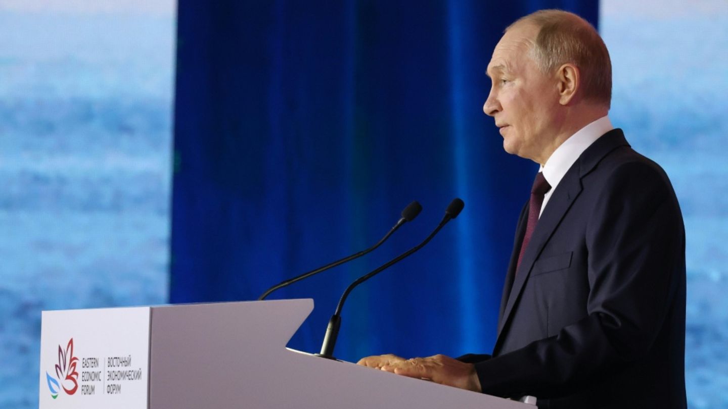 Putin beim Wirtschaftsforum im Wladiwostok