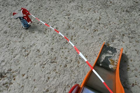 Absperrung auf Spielplatz