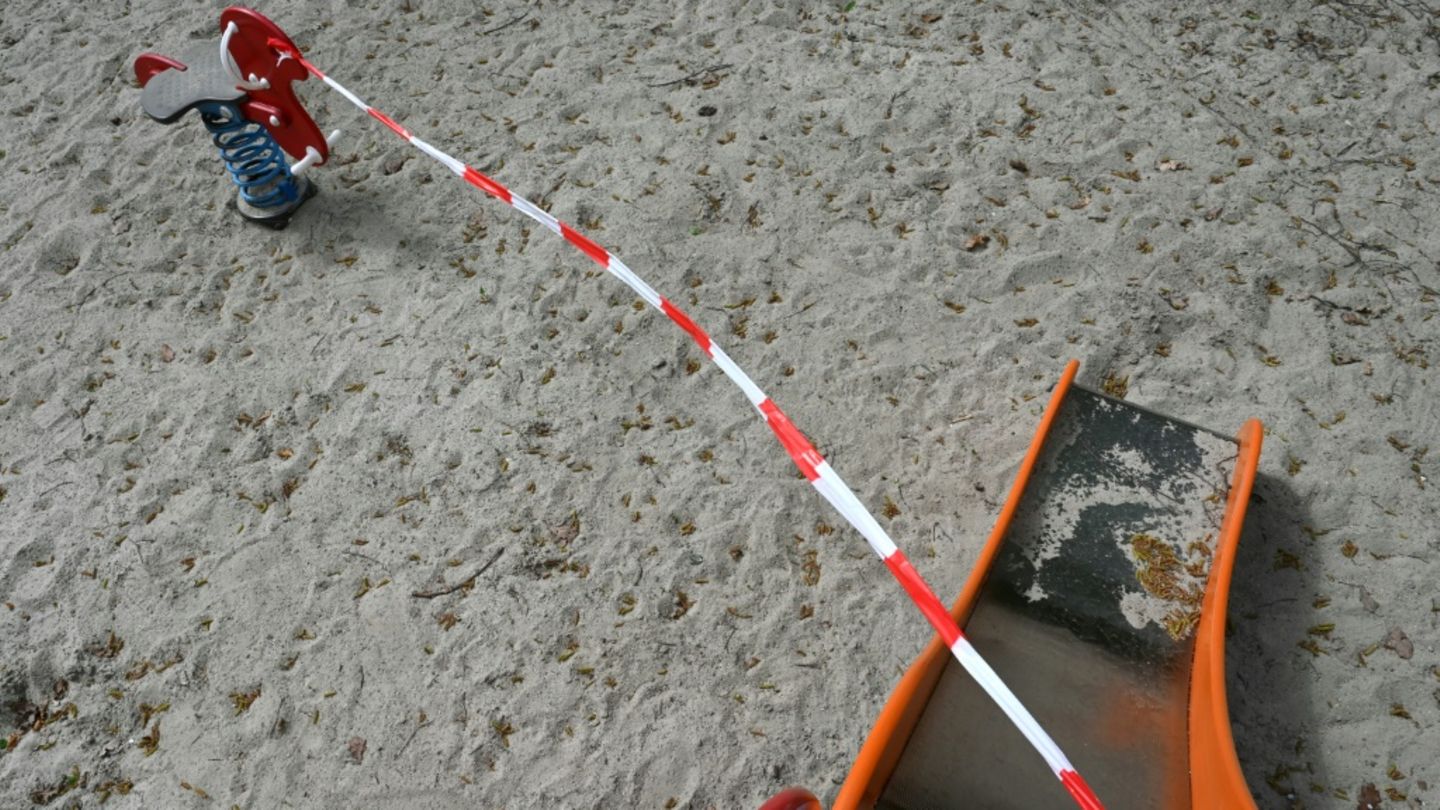 Absperrung auf Spielplatz