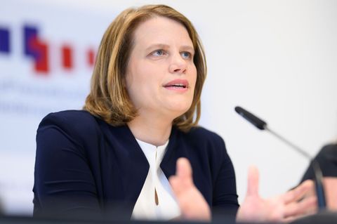 Kultusministerin Hamburg betont, das neue Schulfach solle auch die demokratischen Werte stärken. (Archivbild) Foto: Julian Strat