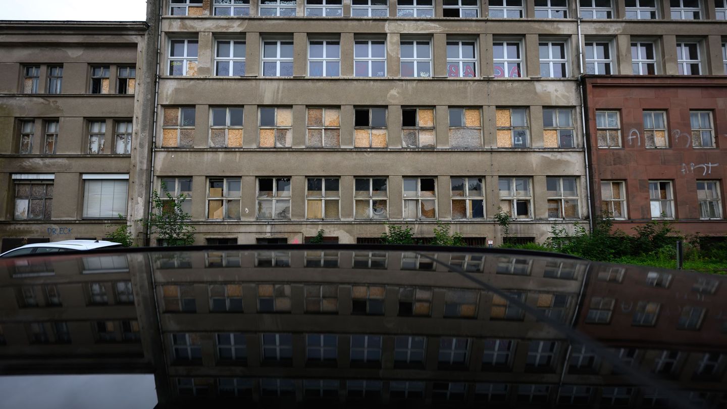 Ein ehemaliges Krankenhaus in Chemnitz ist Schauplatz des diesjährigen Street-Art-Festivals Ibug. Doch an einigen Arbeiten entzü