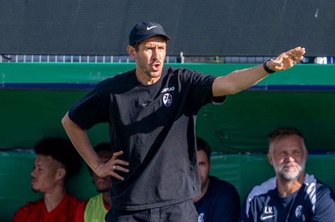 Trainer Julian Schuster und der SC trafen in einem Testspiel auf den FC Luzern. (Archivbild) Foto: David Inderlied/dpa