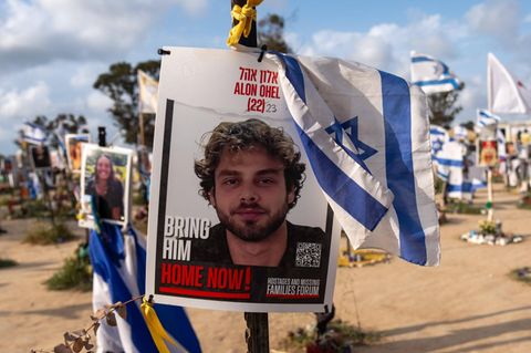 Hamas-Geisel Alon Ohel, hier auf einem Plakat zu sehen