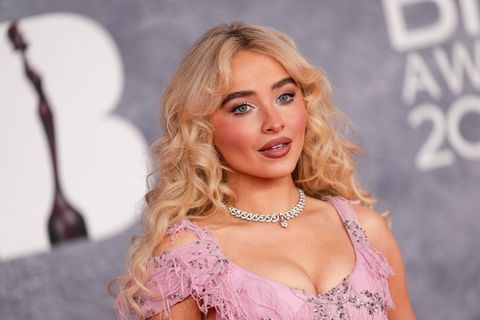 Popstar Sabrina Carpenter ist in dieser Woche mit dem Album "Man's Best Friend" neu eingestiegen auf die Eins. (Archivbild) Foto