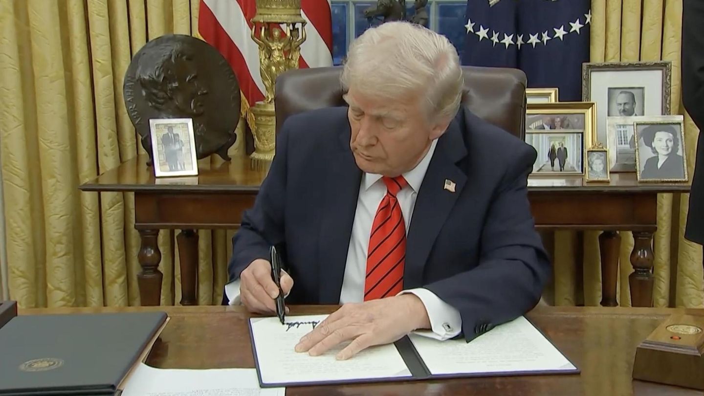 Trump naj bi preimenoval Ministrstvo za obrambo v Ministrstvo za vojno