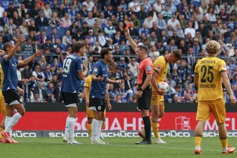 Umstrittener Platzverweis: Bielefelds Christopher Lannert sieht bei der 1:2-Niederlage gegen Dynamo Dresden die Rote Karte. Foto