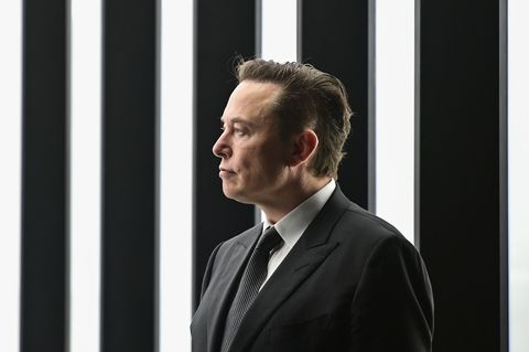 Elon Musk winken bis zu eine Billion Dollar. (Archivbild) Foto: Patrick Pleul/dpa