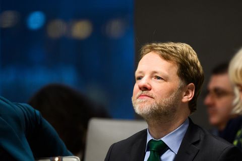 Minister Heere greift in die Steuerdebatte ein und warnt vor überzogenen Erwartungen beim Bürgergeld. (Archivbild) Foto: Julian
