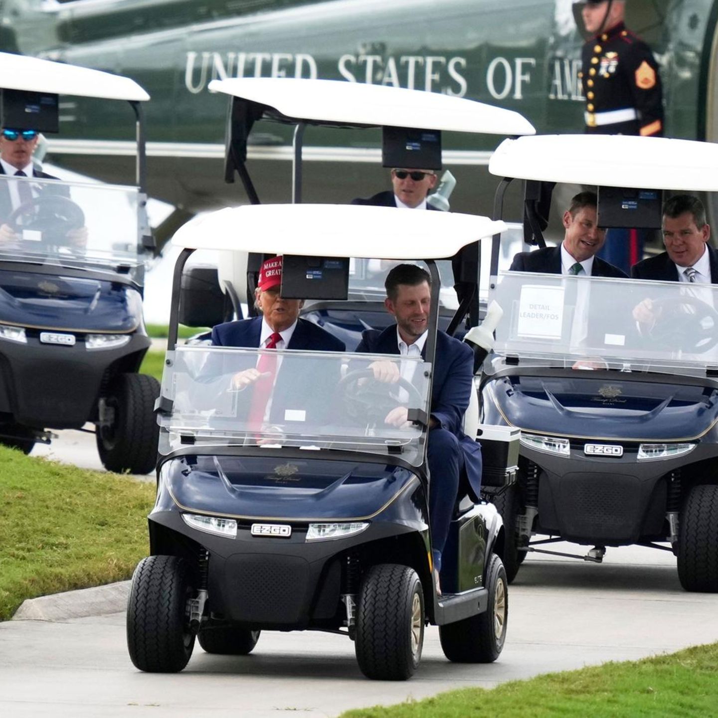 US-Präsident Donald Trump, begleitet von seinem Sohn Eric Trump, trifft am Trump National Doral ein