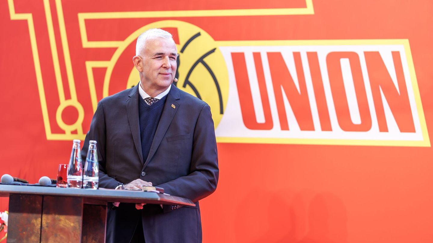 Union Berlins Präsident Dirk Zingler kritisiert den Zustand des deutschen Frauenfußballs. (Archivbild) Foto: Andreas Gora/dpa